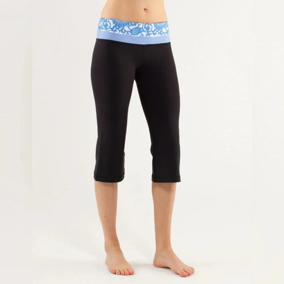 Lululemon Groove Crop Reversible Leggings Size 4 - Picture 1 of 13